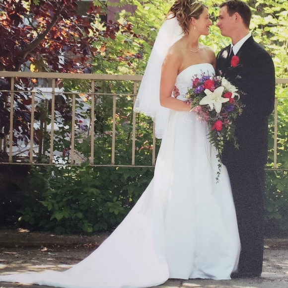 Vintage White Wedding Dress - Picture 1 of 7
